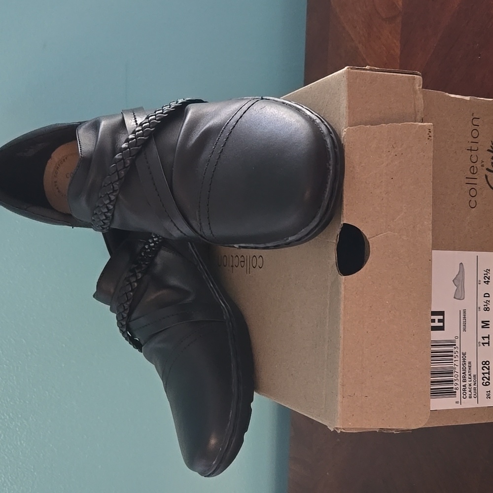 New Clarks Women's Black Leather Shoes Size 11 M